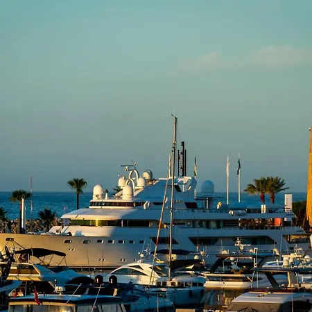 The Clover Boutique Banus Apartment