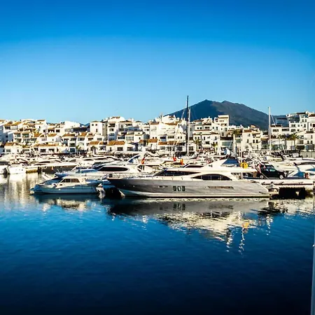 The Clover Boutique Banus *