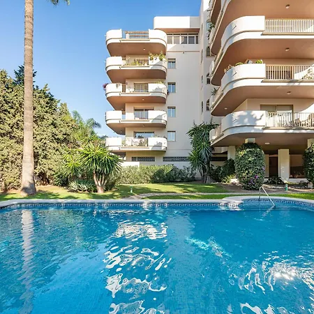 Apartment The Clover Boutique Banus