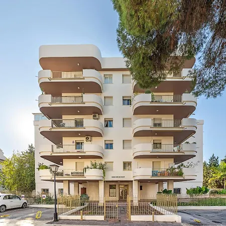 The Clover Boutique Banus Apartment *