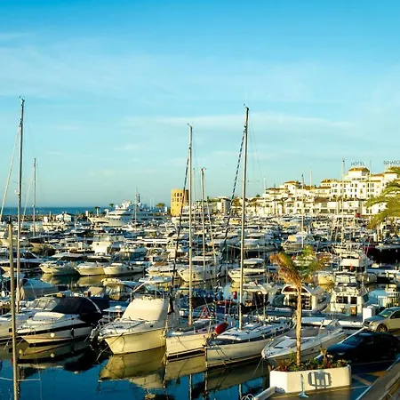 Apartment The Clover Boutique Banus